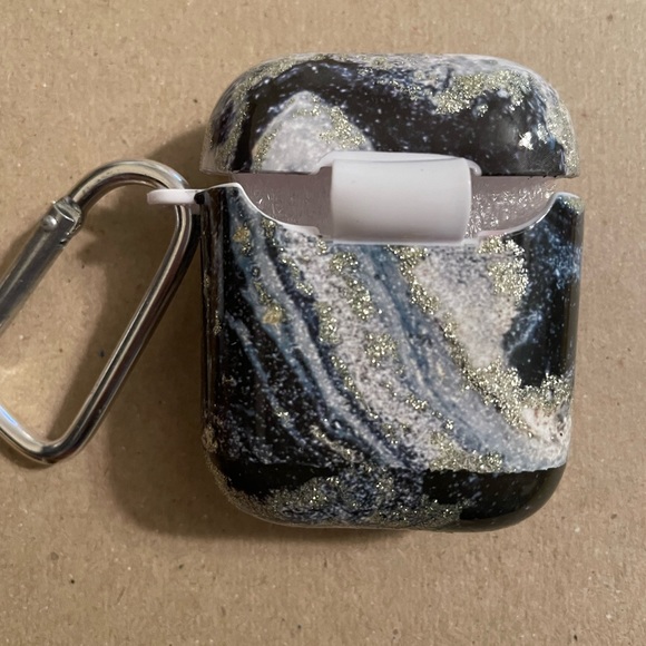 AirPod case - Picture 2 of 2